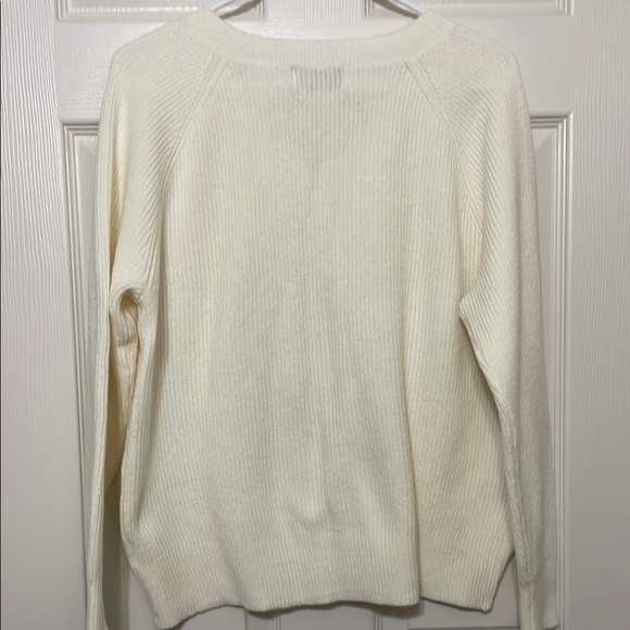 NWT Old Navy Women's Cream Sweater - Picture 5 of 5